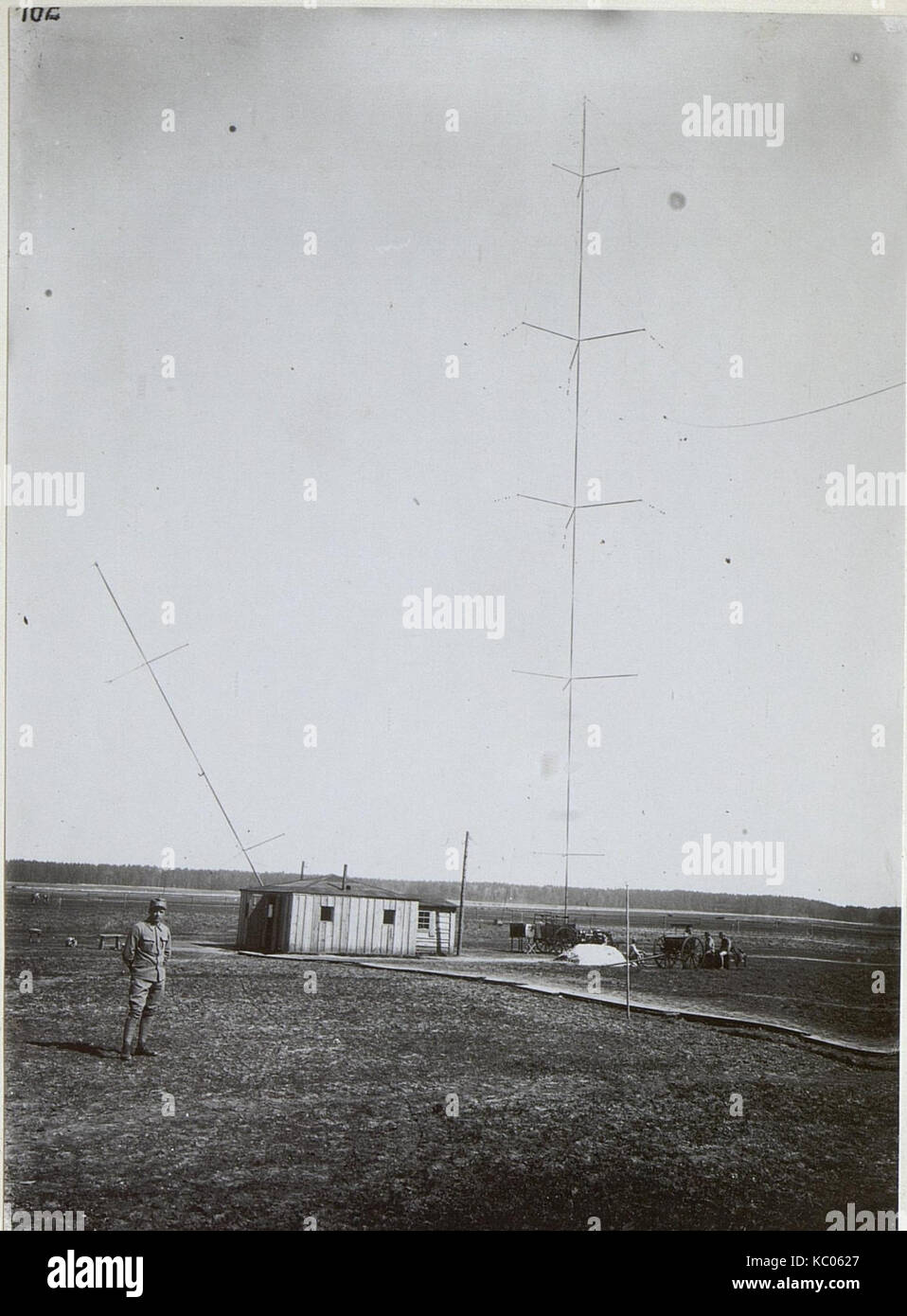 Dieses Bild stammt aus dem Kriegsalbum 106, das die 2. Armee während eines militärischen Feldzugs darstellt. Es ist Teil einer historischen Serie, in der militärische Szenen während des Krieges aufgenommen werden und das Leben und die Operationen der Armee dargestellt werden. Stockfoto