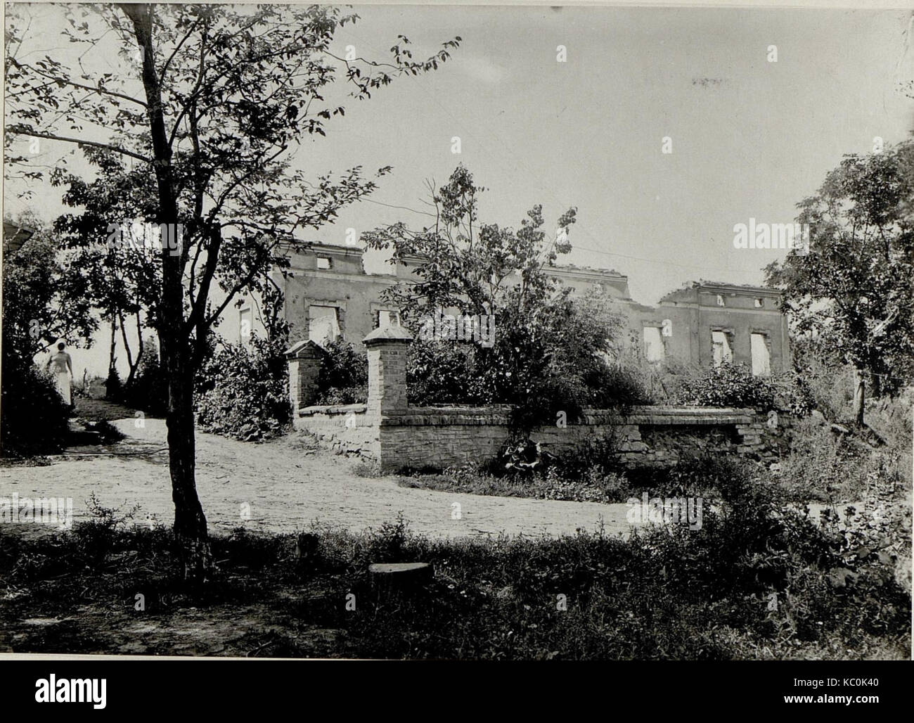 Dieses Bild zeigt ein militärisches Eingreifen aus dem Jahr 1917, wahrscheinlich im Zusammenhang mit dem Ersten Weltkrieg. Es zeigt eine Szene aus der Schlacht in Zborow und zeigt die Intensität des Kampfes in dieser Zeit. Stockfoto