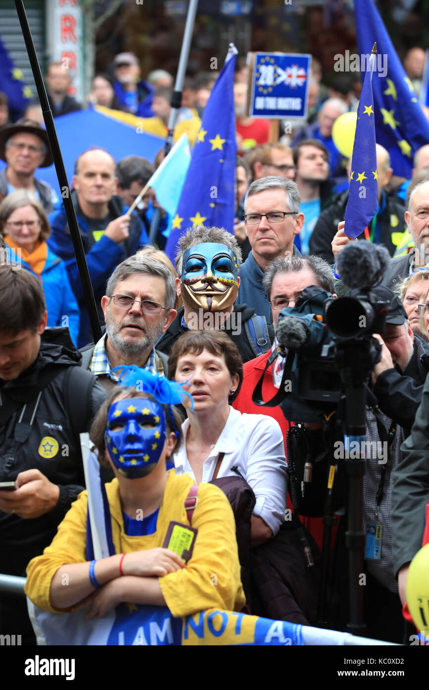 Eine Kundgebung an Allerheiligen Park, bevor ein Stop Brexit März vor dem Parteitag der Konservativen Partei in der Manchester Central Convention Complex in Manchester. Stockfoto