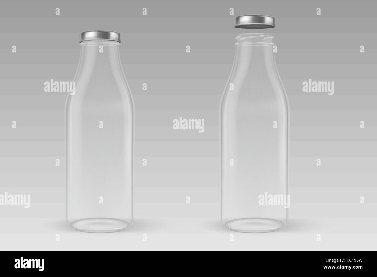 Vektor realistische Transparente geschlossene und offene leere Glas Milch Flasche mit silbernem Deckel closeup auf grauem Hintergrund. Design Template für Werbung, Branding, mockup. EPS 10. Stock Vektor