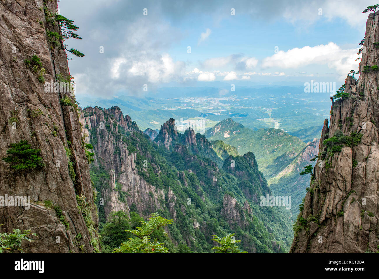Blick von beginnen, Peak, Yellow Mountain, huangshan, China zu glauben Stockfoto Blick von beginnen, Peak, Yellow Mountain, huangshan, China zu glauben Stockfoto