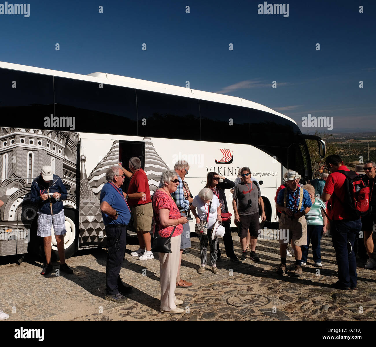 September 2017 - Vicking Kreuzfahrt Urlaub Reisebusse un Loading Touristen in Portugal. Stockfoto