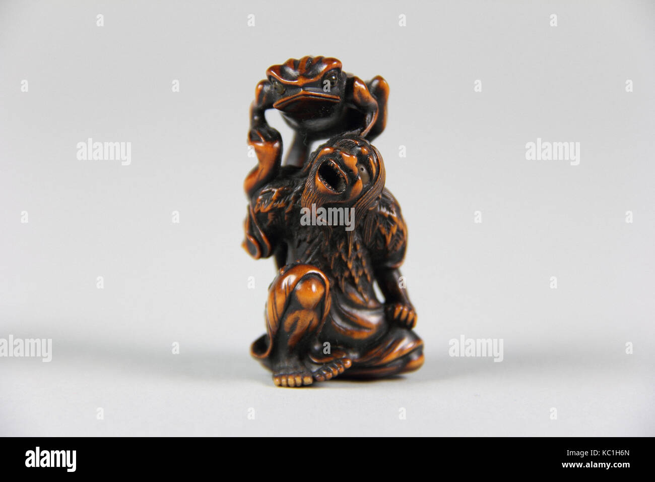 Netsuke der Daoistischen Unsterblichen, Gama Sennin mit Frosch, Toyomasa, 19. Jahrhundert Stockfoto