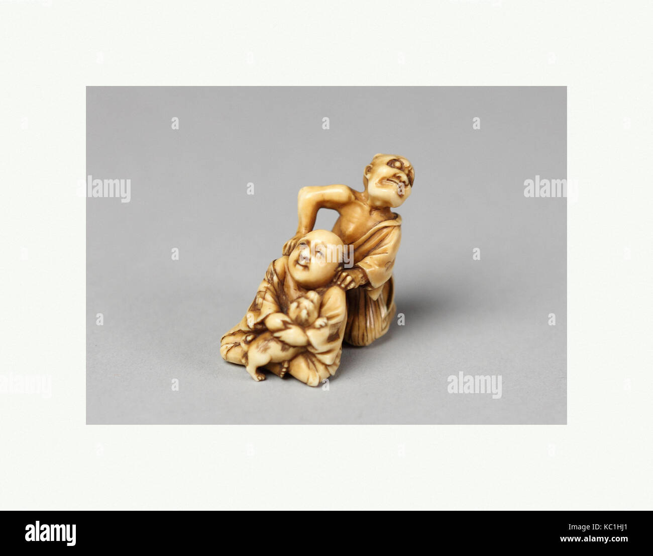 Netsuke, 19. Jahrhundert, Japan, Elfenbein, H.1 3/8 in. (3,5 cm); W. 1 1/2 in. (3,8 cm), Netsuke Stockfoto