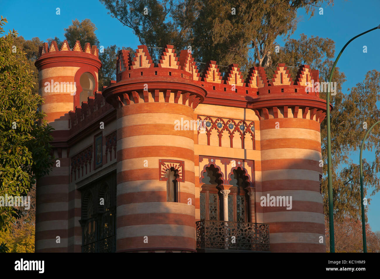 Städtische Amt für Tourismus - Gebäude namens "Costurero de la Reina", Sevilla, Andalusien, Spanien, Europa Stockfoto