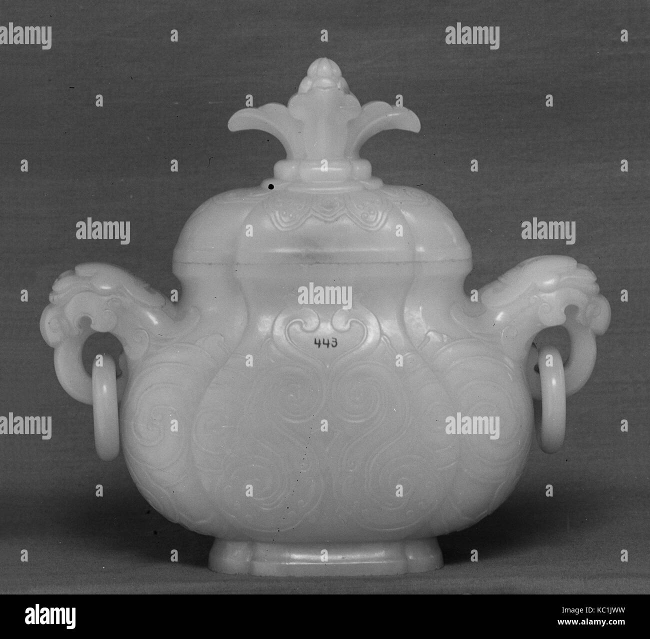 清中期 玉雙耳活環瓶, Überdachte jar mit ring Griffe, 18. - 19. Jahrhundert Stockfoto