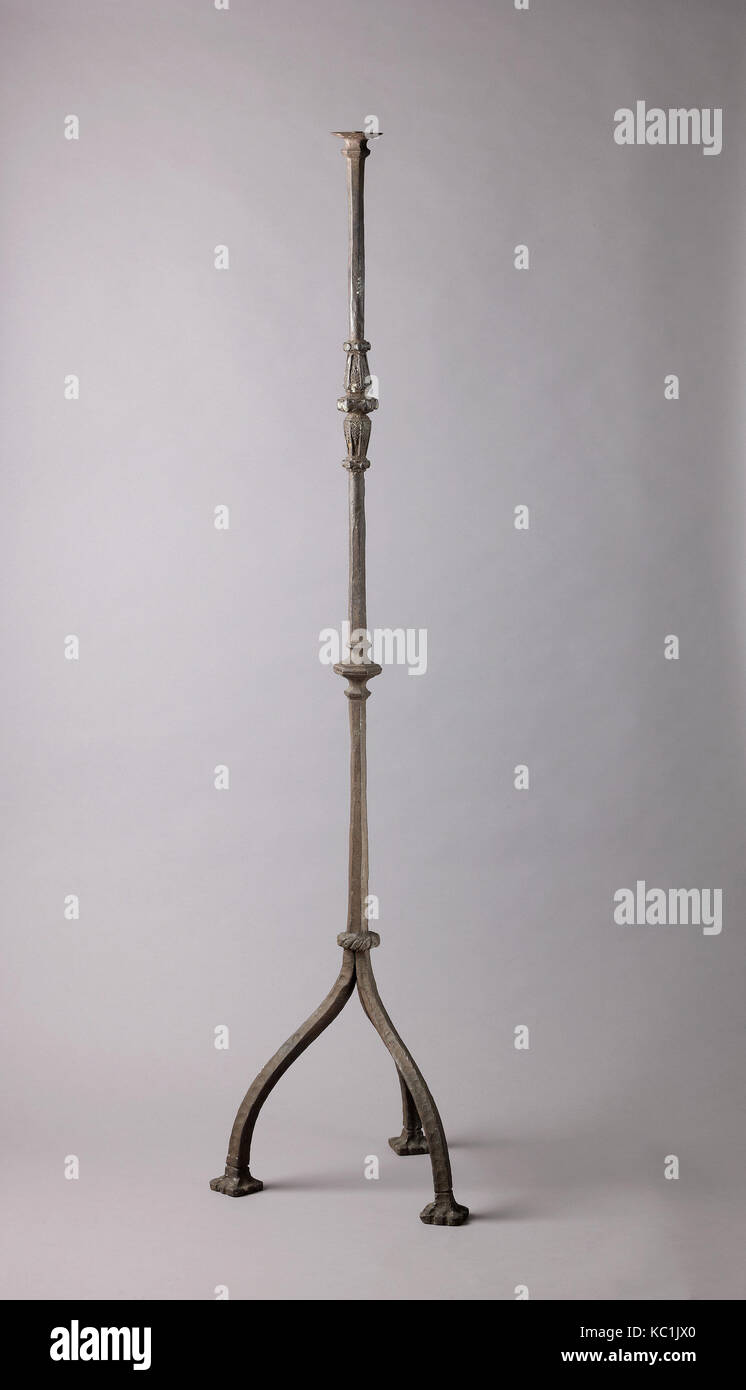 Kerzenhalter aus schmiedeeisen -Fotos und -Bildmaterial in hoher Auflösung  – Alamy