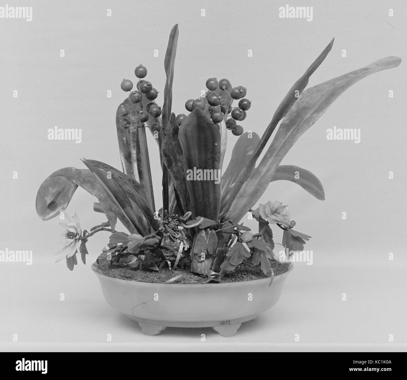 Schüssel, künstliche Pflanzen, Qing Dynastie (1644 - 1911) und Qianlong Periode (1736-95), China, Nephrit, grünlich-weißer Jade (Gericht Stockfoto