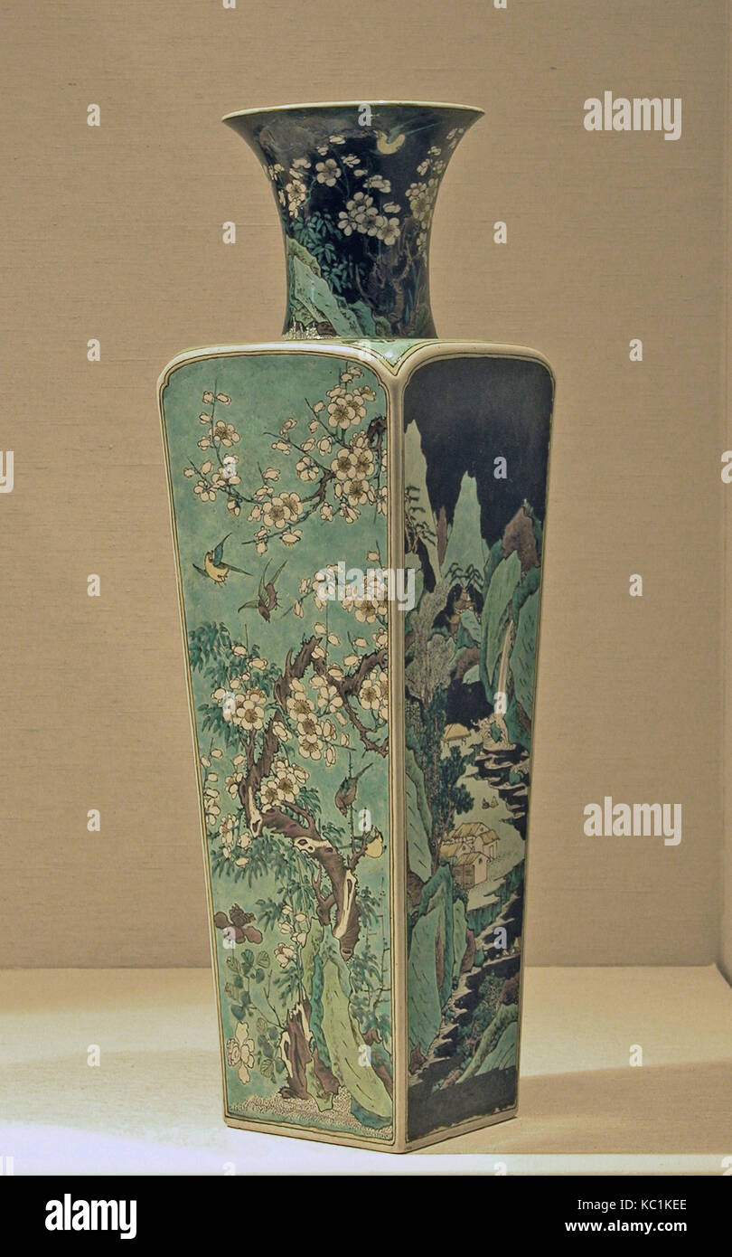 Vase mit wechselnder Landschaft und floralen Szenen, aus dem späten 19. Jahrhundert Stockfoto