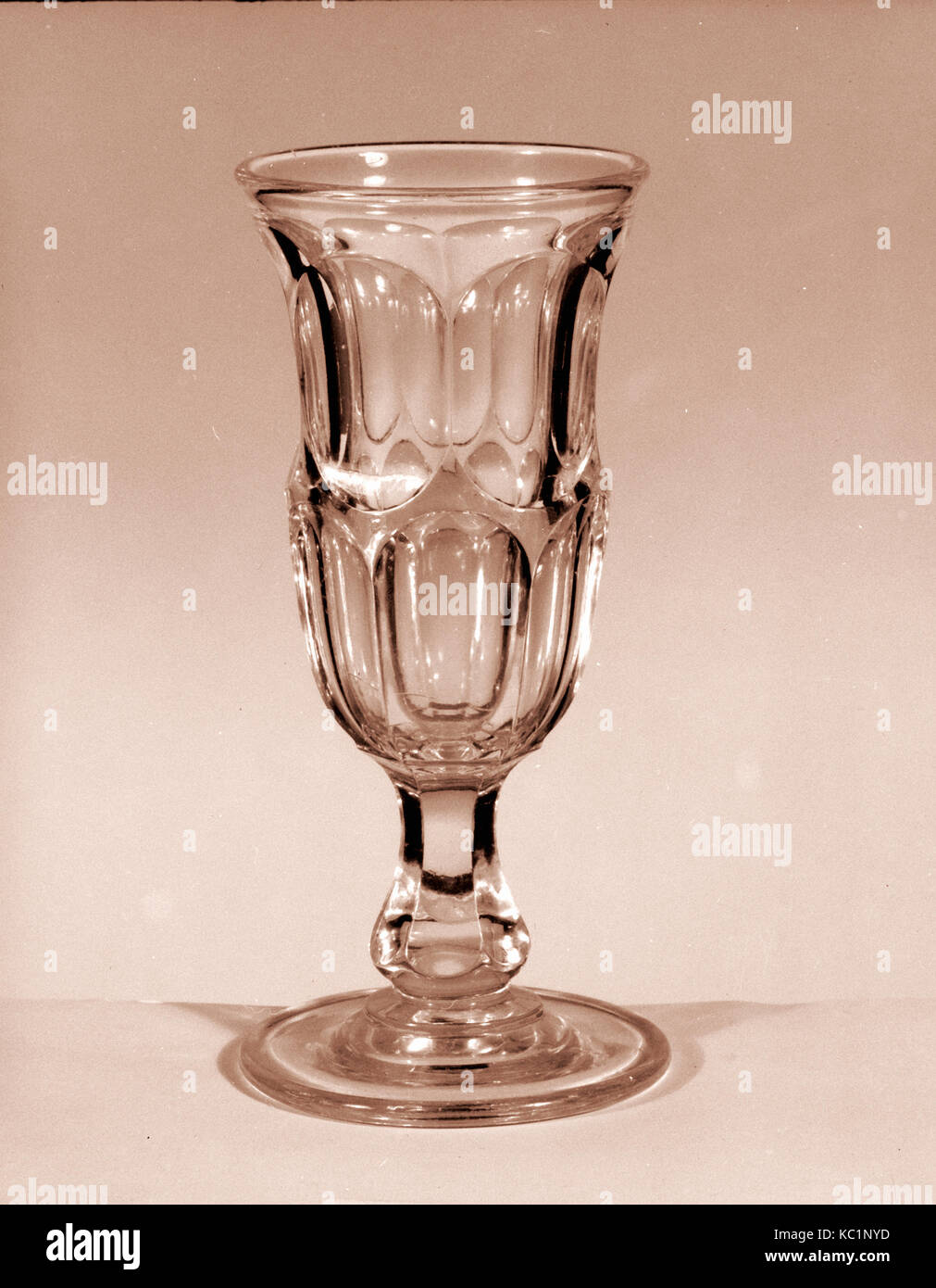 Parfait Glas, 1830-70, in den Vereinigten Staaten hergestellt, gepresstes Glas, H.5. (12,7 cm), Glas, mit der Entwicklung von neuen Formeln Stockfoto