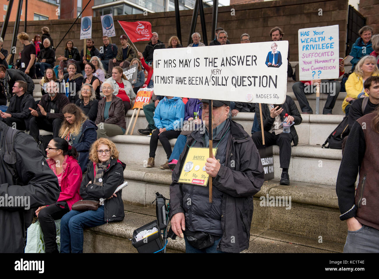 Manchester, Großbritannien. Am 1. Oktober 2017. Die Volksversammlung gegen Sparpolitik halten Sie eine Nationale und Woche lange Vorführung auf der Tory-partei Konferenz starten am Sonntag, den 01. Oktober in Manchester City Centre 01/10/2017 © Gary Mather/Alamy leben Nachrichten Stockfoto