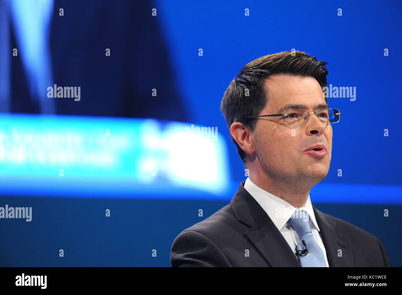 Manchester, England. Am 1. Oktober 2017. James Brokenshire, Staatssekretär für Nordirland, liefert seine Rede auf der Konferenz, am ersten Tag des dem Parteitag der Konservativen Partei in der Manchester Central Convention Complex. Diese Konferenz folgt den allgemeinen Wahlen vom Juni 2017, in dem die konservative Partei ihre parlamentarische Mehrheit in einer hing das Parlament dadurch verloren. Kevin Hayes/Alamy leben Nachrichten Stockfoto