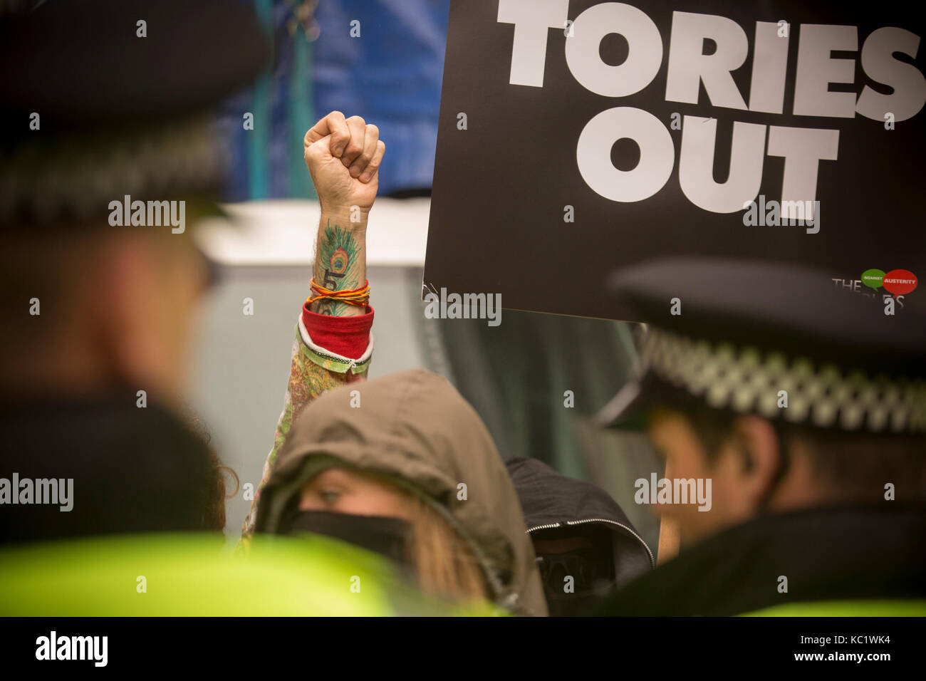 Manchester, Großbritannien. oktober 2017. Protestierende marschieren gegen staatliche Kürzungen in Anti-Sparmaßnahmen-marsch, der heute vor der Konferenz der Konservativen Partei in Manchester stattfand. Stadtzentrum Von Manchester. Kredit: GARY ROBERTS/Alamy Live News Stockfoto