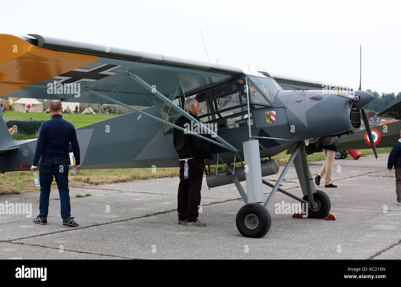 Das Nachstellen der Antenne die Schlacht von Istrana ist voller Besucher: Mehr als sechs tausend Vorhanden ' Der Kampf um den Himmel in Istrana (Treviso) am 26. Dezember 1917, im Ersten Weltkrieg, wird als der wichtigste unter den Flugzeugen Jagd an der italienischen Front: die Veranstaltung, die das Vertrauen der italienischen Piloten wiederhergestellt und die Nation, konnte nicht die Feierlichkeiten anläßlich des 100. Gründungsjubiläums enthalten vermissen und zu erinnern und die Ereignisse und Gefühle der Gemeinden Istrana, Vedelago, Trevignano und Morgano beleben, mit Unterstützung der Region Veneto und der Provinz Treviso und dem Coll gezählt Stockfoto