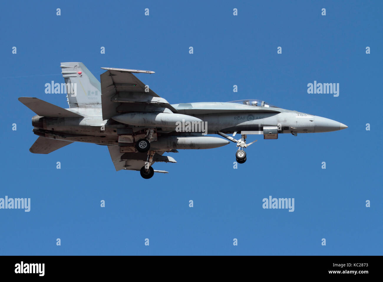 Moderne militärische Luftfahrt. Royal Canadian Air Force CF-18 (CF-188) Hornet Jet fighter plane auf Ansatz Stockfoto