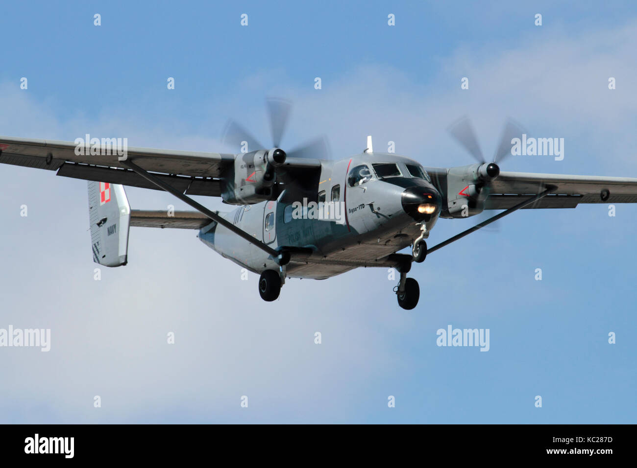 Polnische Marine PZL-10S Bryza zweimotorigen Turboprop Propeller Flugzeug Flugzeug Flugzeug militärischen Flug auf Annäherung Vorderansicht Stockfoto