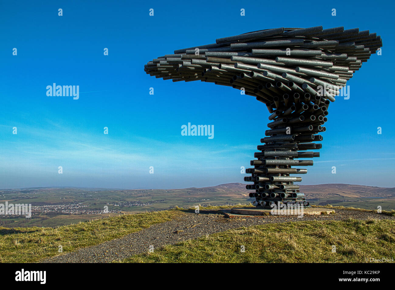 Singen Klingeln Baum Skulptur aus verzinktem Stahl Rohre in Crown Point, Burnley, Lancashire, UK Stockfoto