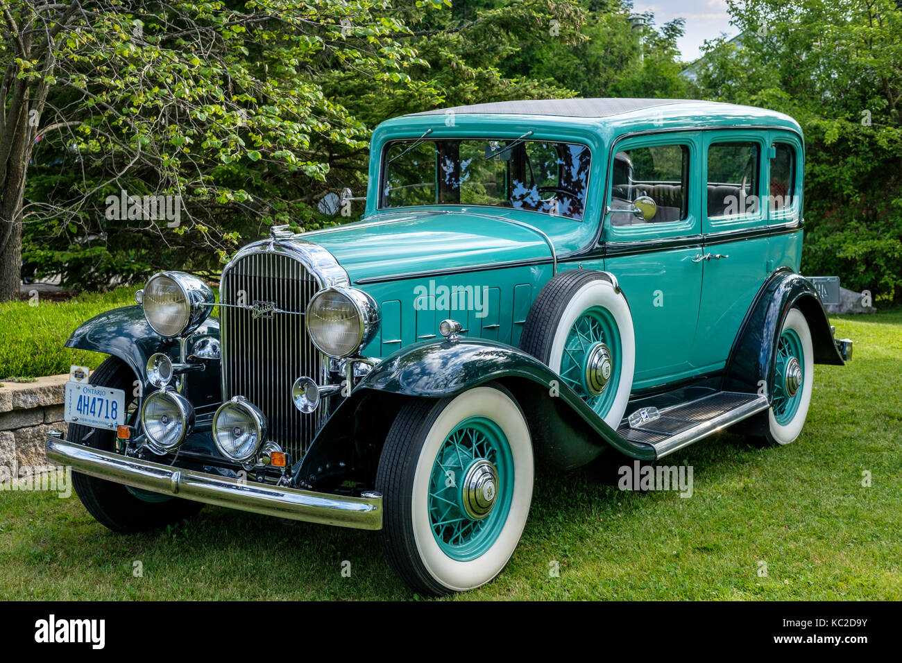 Restauriertes grünes Hardtop 1932 McLaughlin Buick Vorderansicht, kanadischer Kraftfahrzeughersteller McLaughlin Motor Car Company. Stockfoto
