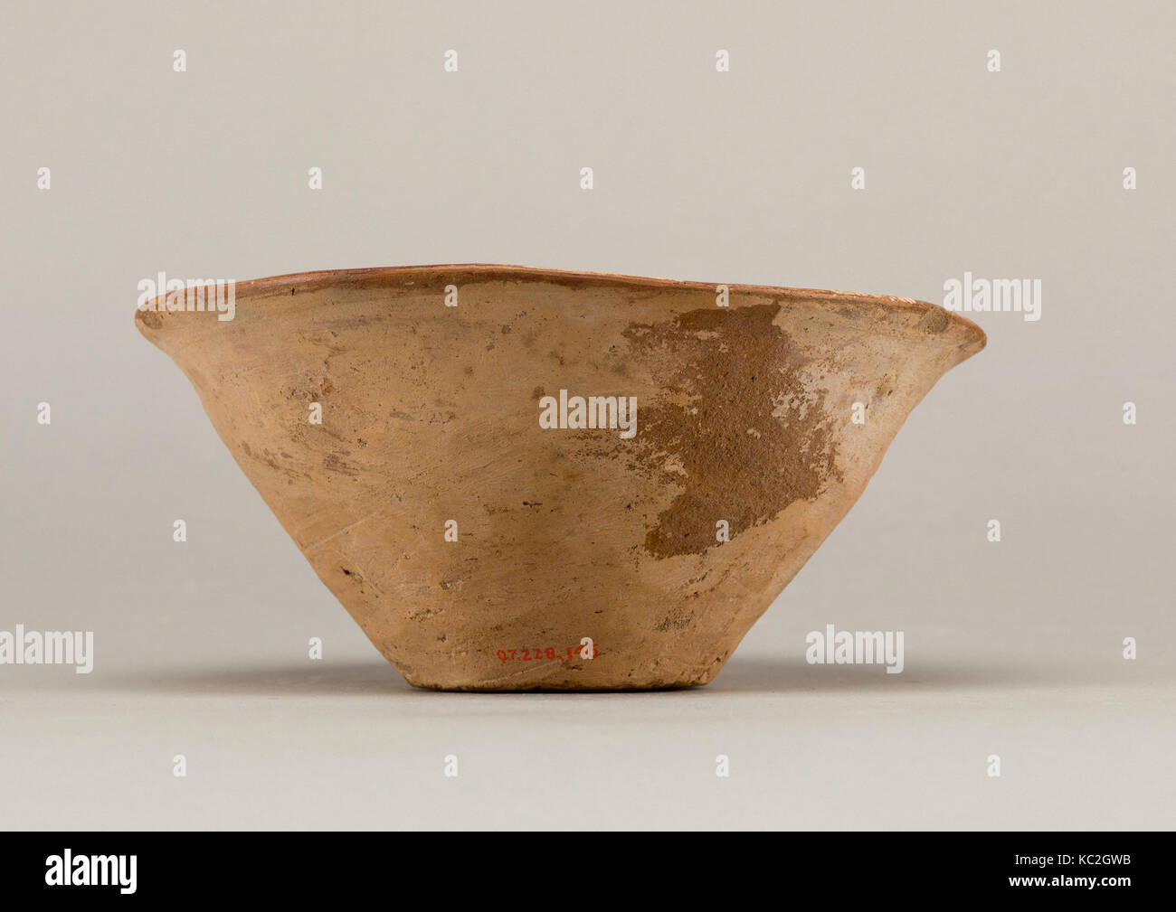 Weißes Kreuz - gezeichnete Schüssel mit geometrischen Design, Ca. 3700 - 3650 v. Chr. Stockfoto