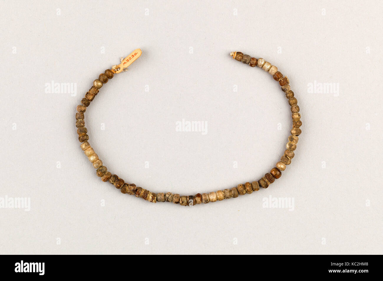 Zeichenkette von 61 sphäroid Perlen, 2. Jh. v. Chr. - 2. Stockfoto