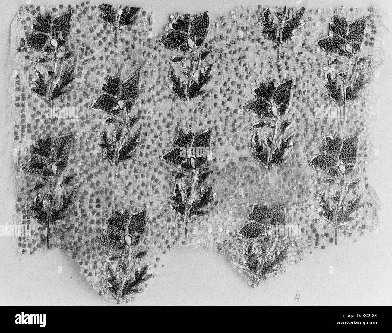 Fragment der Turban Tuch, 18. Jahrhundert, zurückzuführen auf Indien, Rajasthan, Seide und Lametta auf Baumwolle, bestickt, 4 cm hoch 6,00 Stockfoto