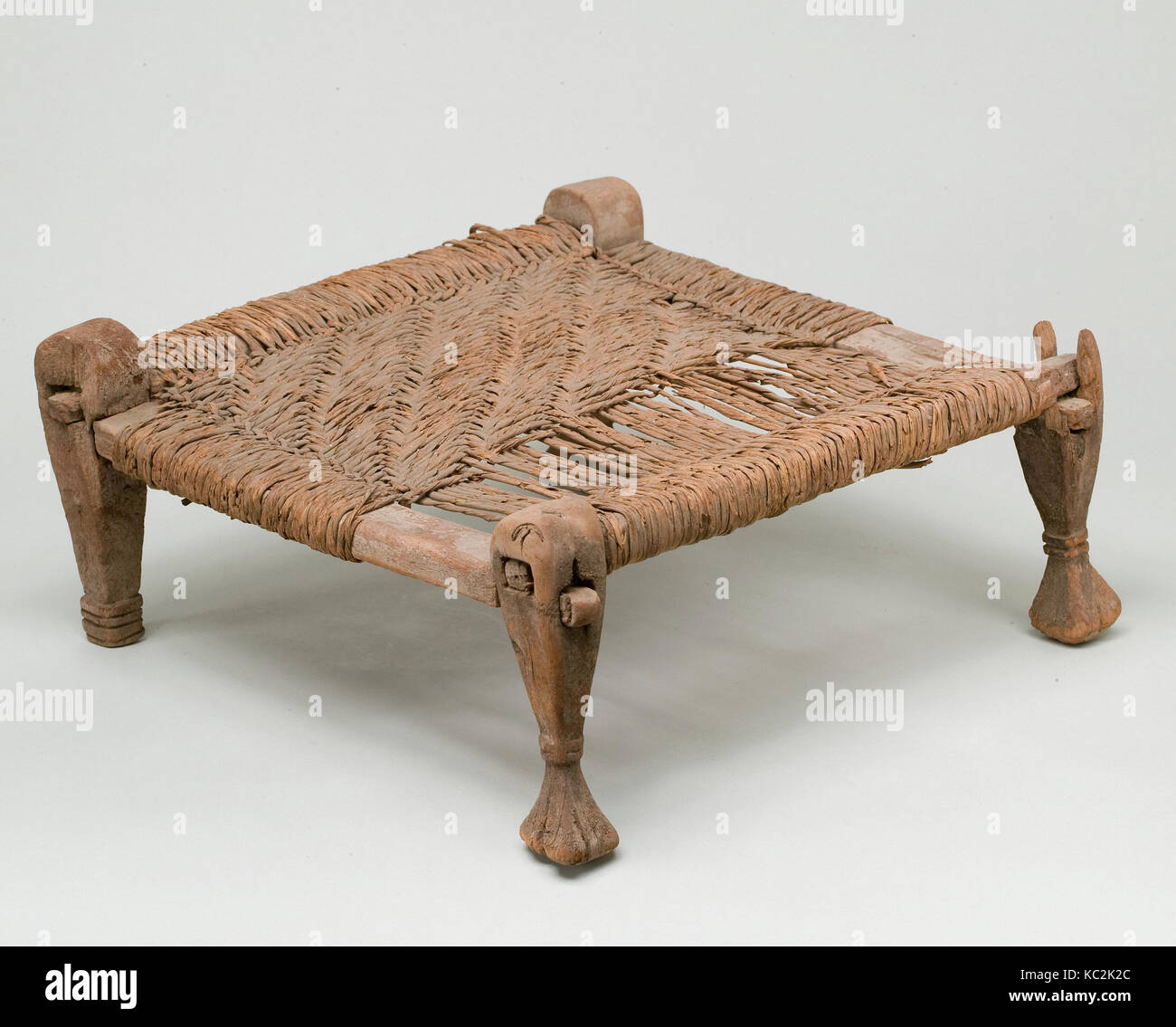 Hocker mit gewebten Sitz, Mittleres Reich und Neues Reich, Dynastie 12 - frühe Dynastie 18, Ca. 1991 - 1450 v. Chr., aus Ägypten, Oberägypten. Stockfoto