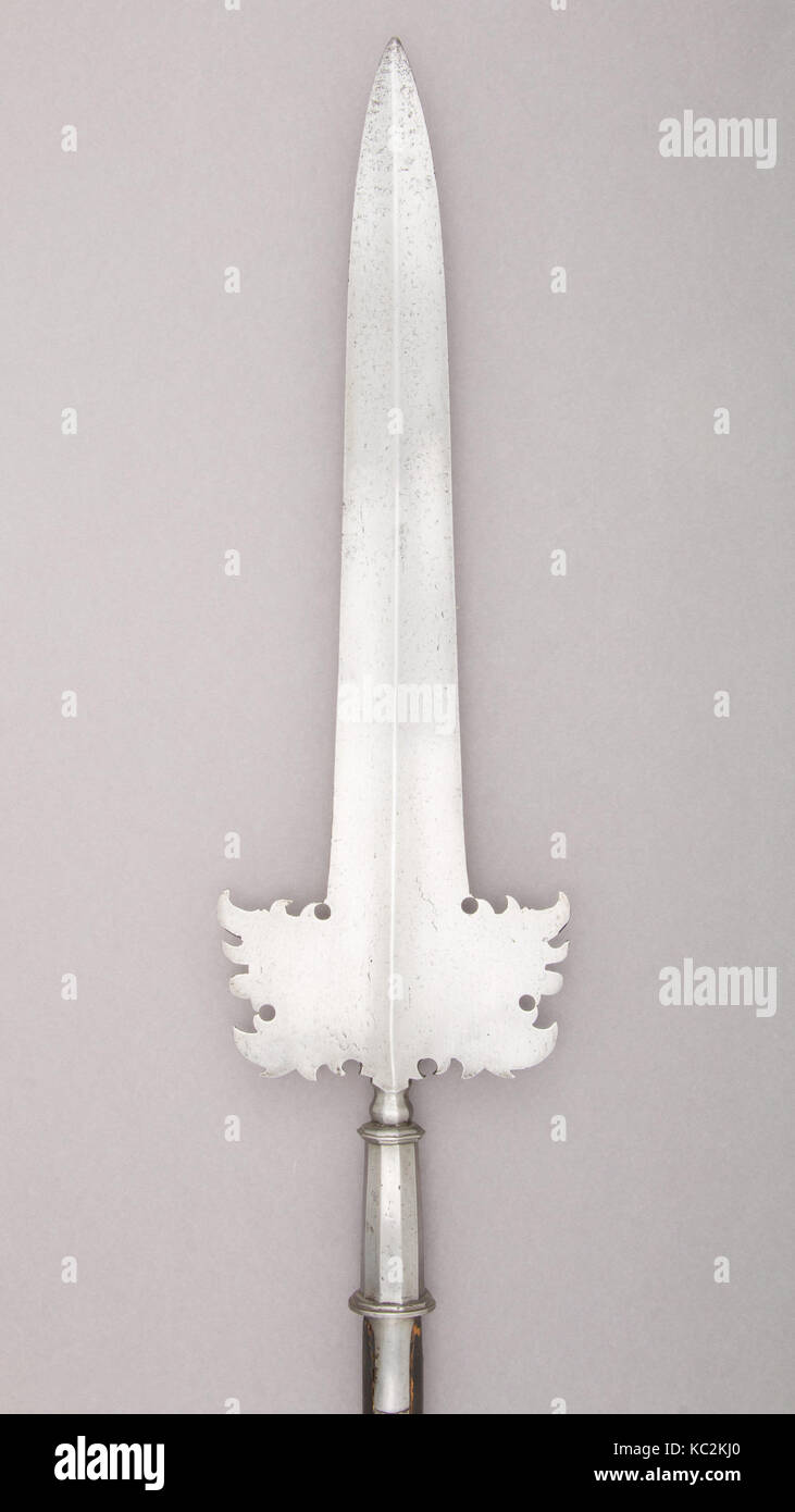 Partisan, Ca. 1650, Deutsch, Stahl, Holz, L. 93 1/4 in. (236,9 cm); L. von Kopf 23 5/16 in. (59,2 cm); W. 6 5/8 in. (16,8 cm); Wt Stockfoto