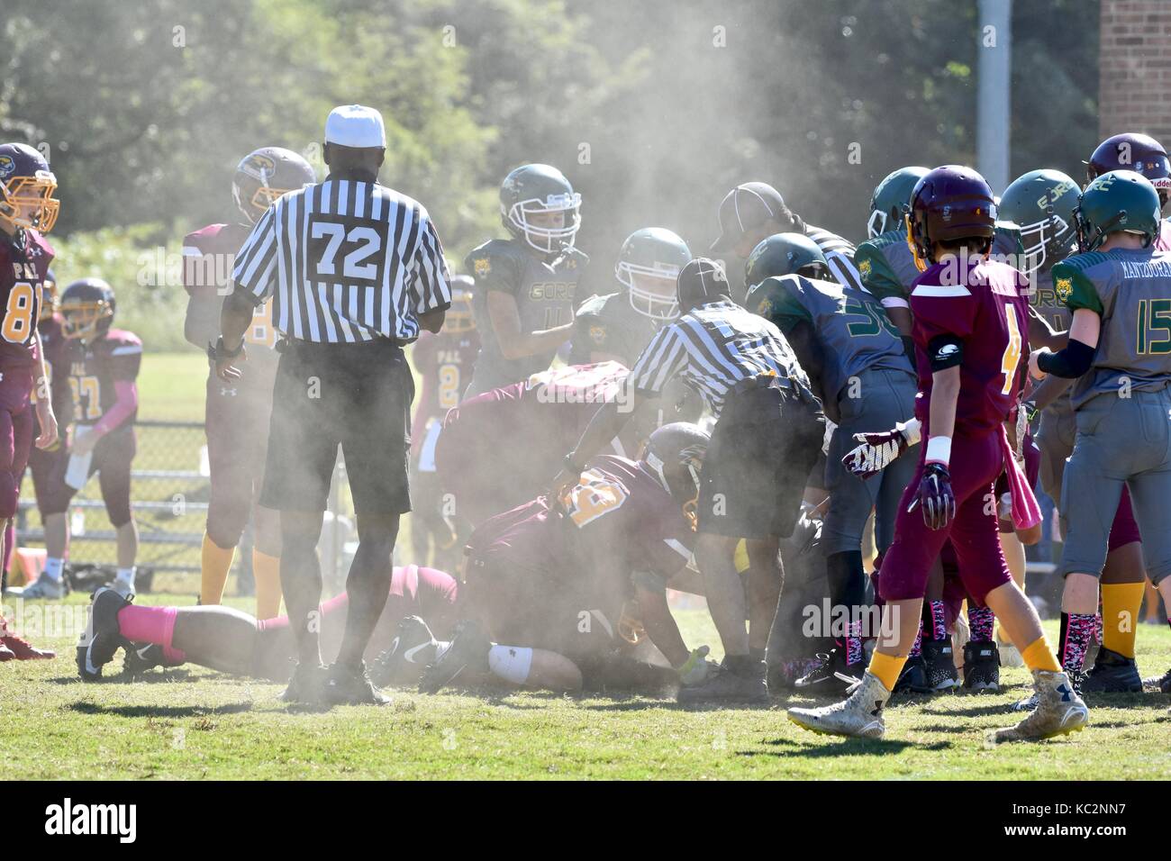 American Football sport spiel mit Staub aus dem Boden nach einem Spiel gemacht wurde Stockfoto