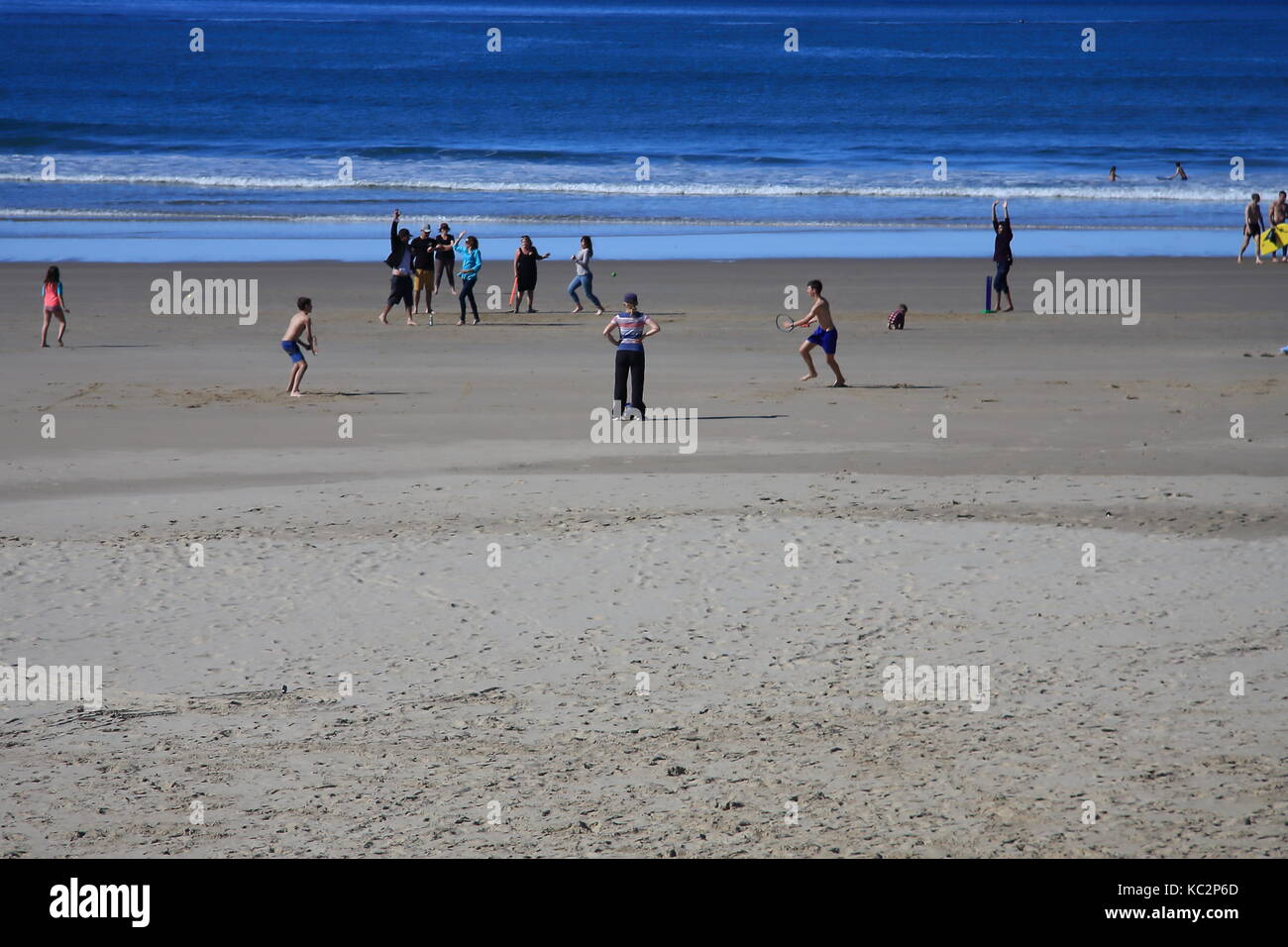 Menschen spielen auf einem yamba Beach Stockfoto
