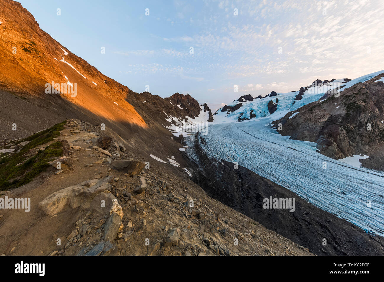 Sonnenuntergang Licht auf dem Berg Merkur mit blauen Gletscher und den Olymp in der dramatischen Einstellung am Ende der Hoh River Trail in der Olympischen Nationa Stockfoto