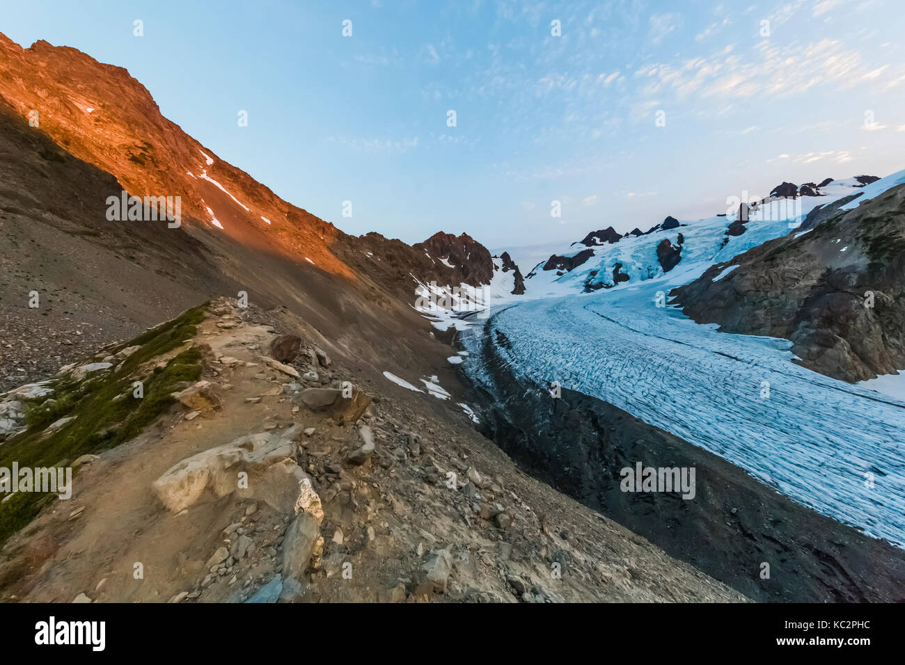 Sonnenuntergang Licht auf dem Berg Merkur mit blauen Gletscher und den Olymp in der dramatischen Einstellung am Ende der Hoh River Trail in der Olympischen Nationa Stockfoto