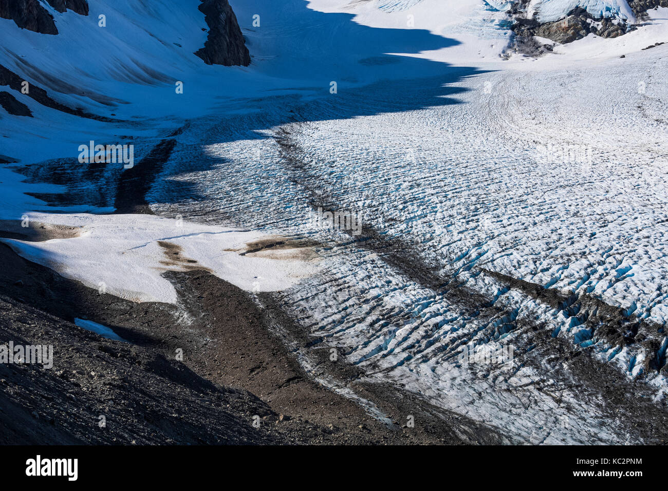 Schnee von Lawinen Verbreitung auf blaue Gletscher unter den Olymp in der dramatischen Einstellung am Ende der Hoh River Trail in der Olympischen Nationa Stockfoto