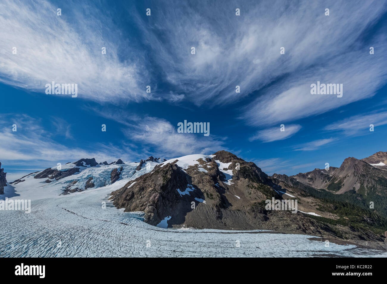 Blue Glacier und Mount Olympus, mit Panik Peak und Snow Dome in der Mitte, in der dramatischen Einstellung am Ende der Hoh River Trail in Olymp Stockfoto