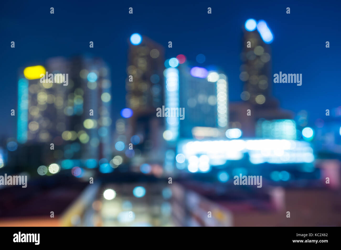 Abstrakte Stadtbild Nachtlicht bokeh defokussiertem Hintergrund Stockfoto