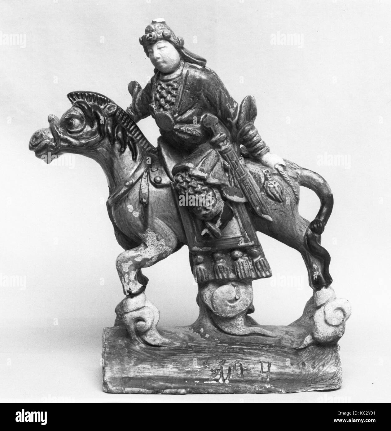 Dachziegel, Ming Dynastie (1368 - 1644), China, glasierte Keramik, Grün und Gelb, H.15 in. (38,1 cm), Keramik Stockfoto