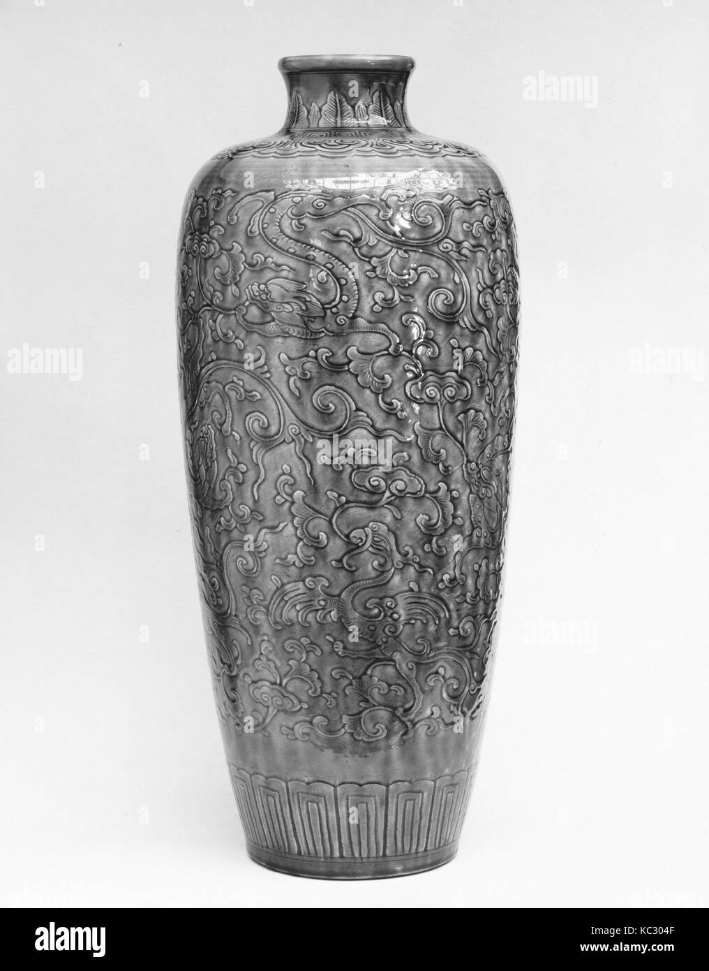 Vase, Qing Dynastie (1644 - 1911) und Qianlong Periode (1736-95), China, Porzellan, H., 24. (61 cm), Keramik Stockfoto