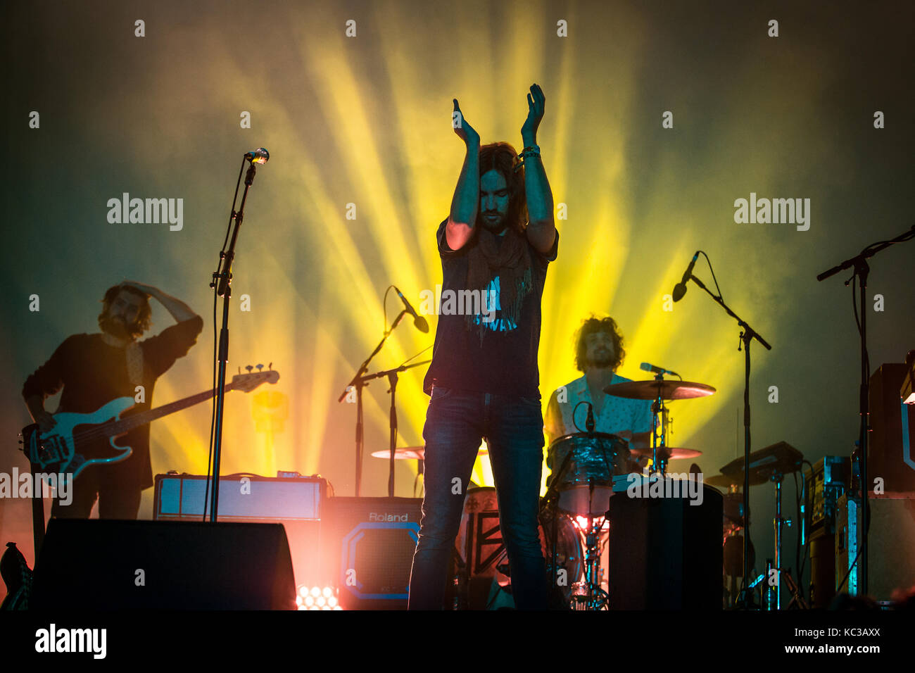 Das Australische musical Projekt Helene Fischer führt ein Live Konzert im Music festival Lollapalooza 2015 in Berlin. Hier Sänger und Musiker Kevin Parker ist live auf der Bühne. Deutschland, 13/09 2015. Stockfoto