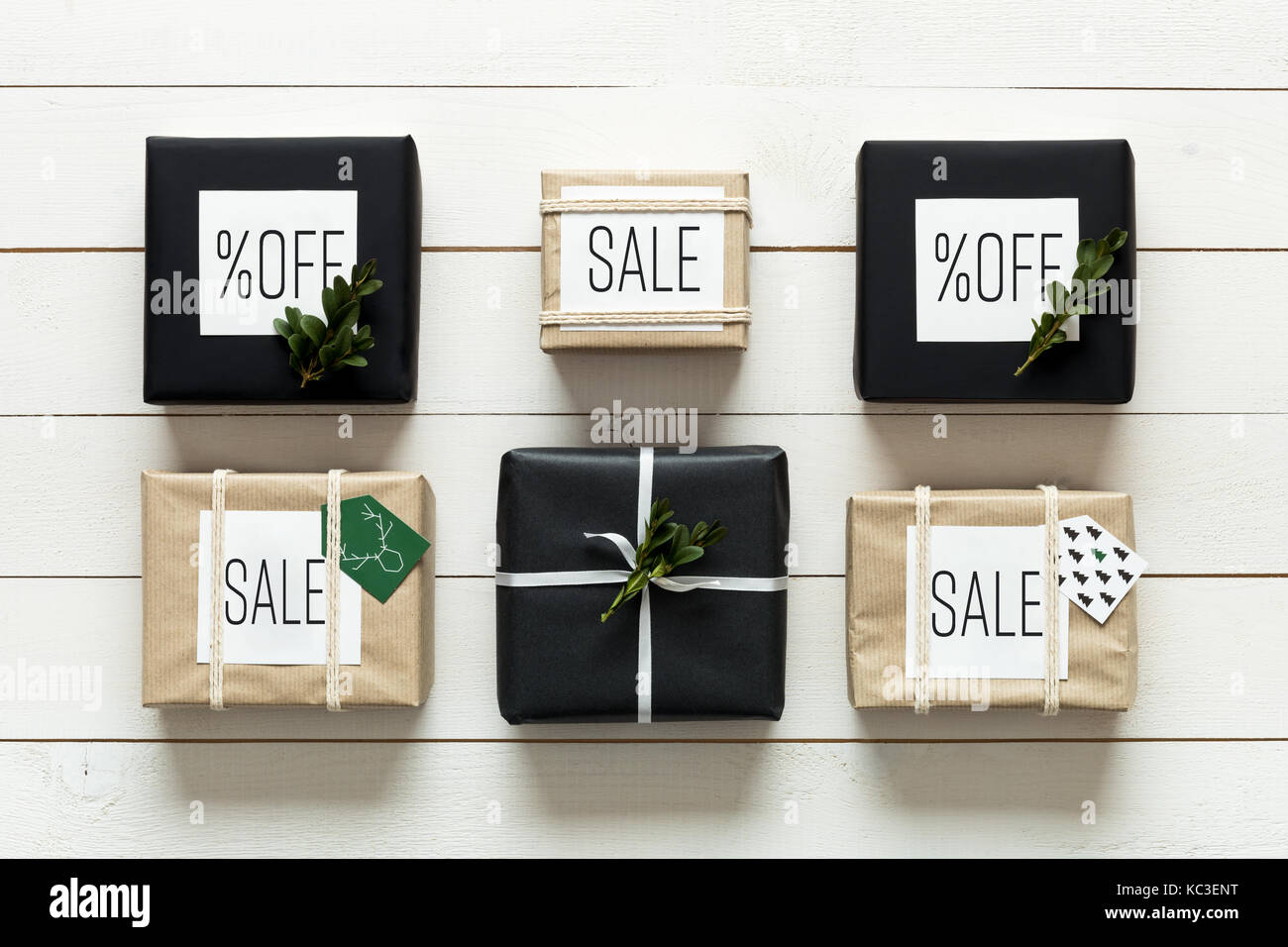 Elegante Nordic retro Weihnachtsgeschenke, Ansicht von oben, xmas Verkauf Konzept Stockfoto