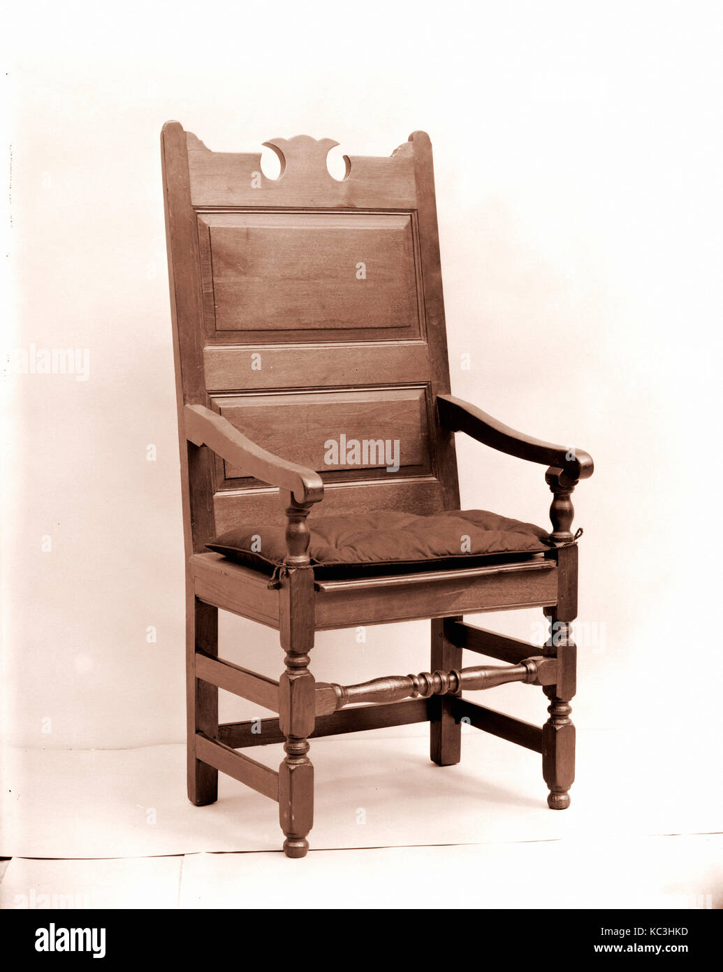 Wandtäfelungen Sessel, 1740-80, in Chester County, Pennsylvania, USA, US-amerikanischen, Nussbaum, 49 1/2 x 22 3/4 in. (125.7 x Stockfoto
