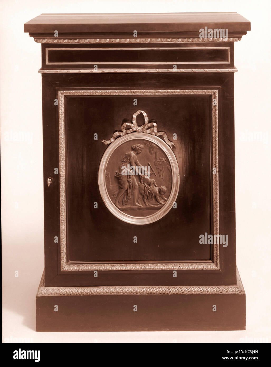 Kabinett, Ca. 1860, in New York, New York, United States, Amerikanische, Eiche, Pappel, Birnbaum oder applewood Furnier, 44 1/4 x 32 Stockfoto