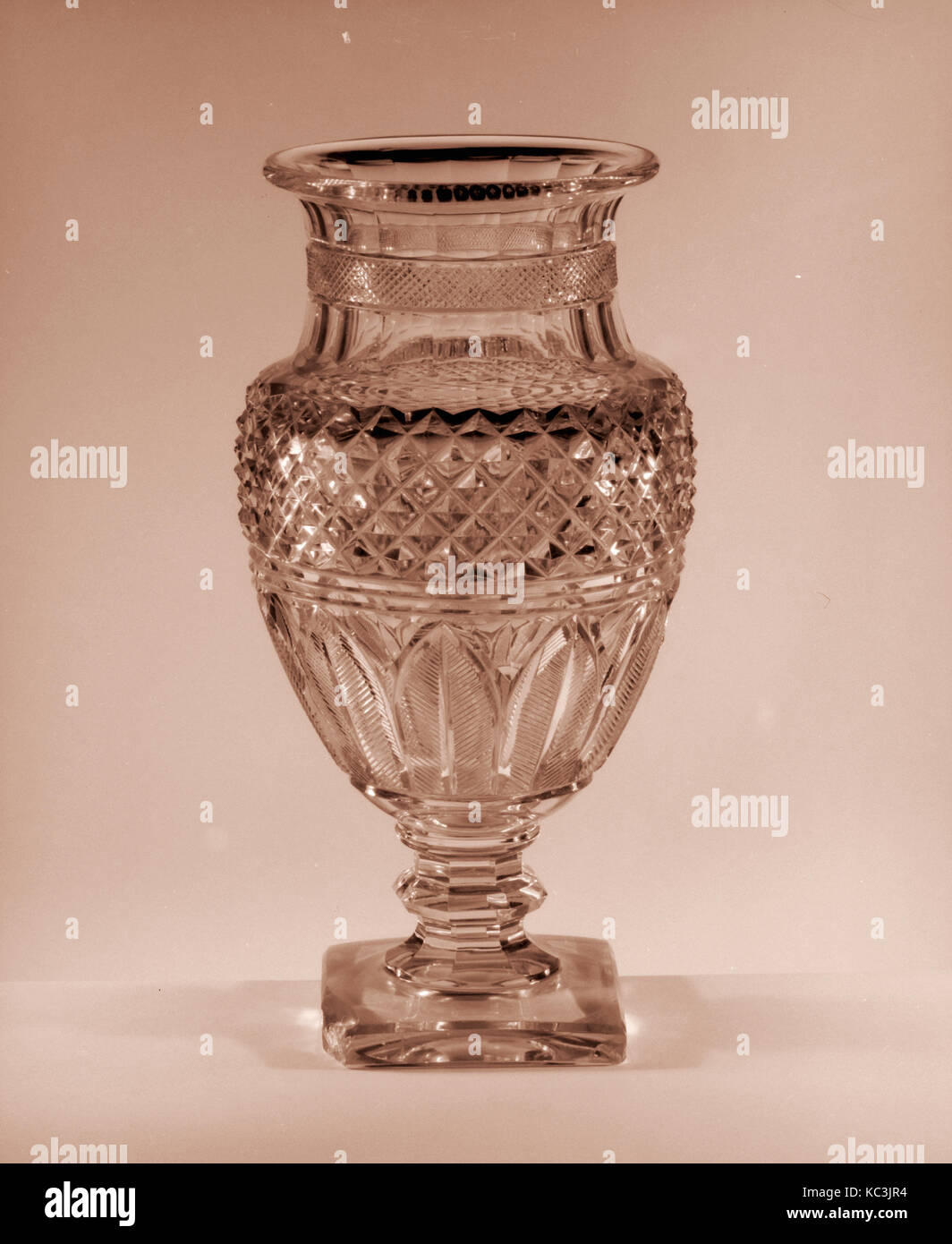Vase, Ca. 1825, in Frankreich, Französisch, Cut geblasenem Glas, Glas Stockfoto