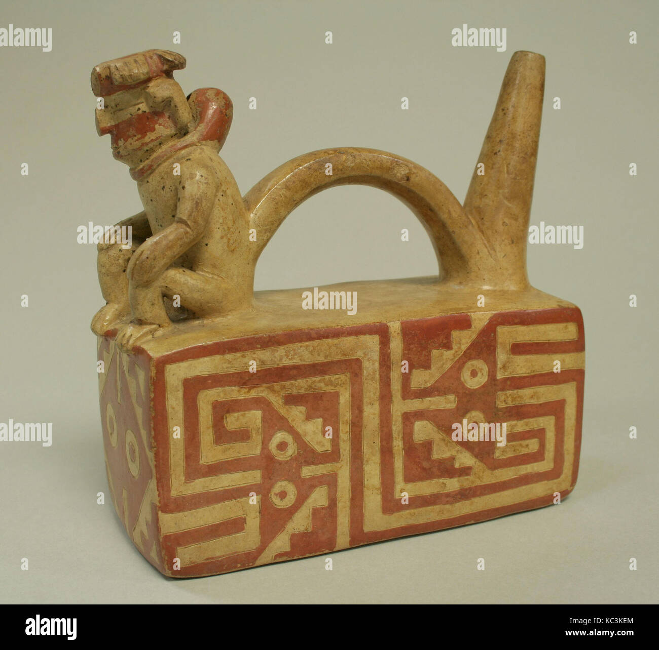 Brücke und Ausguss Flasche mit Abbildung auf Thron, 2. Stockfoto