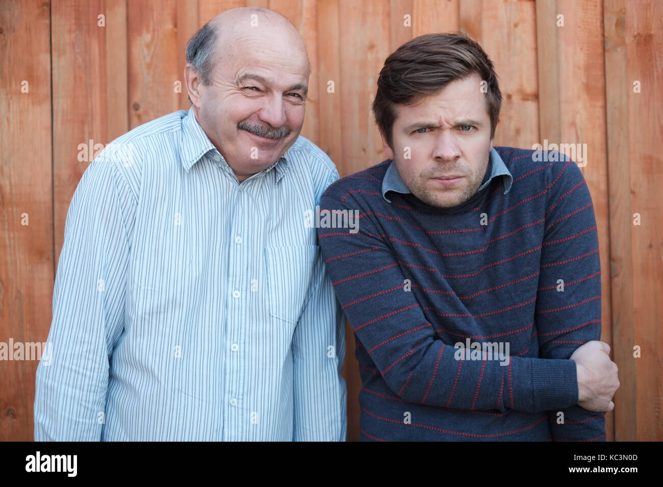 Zwei kaukasischen Männern einfrieren. Stockfoto