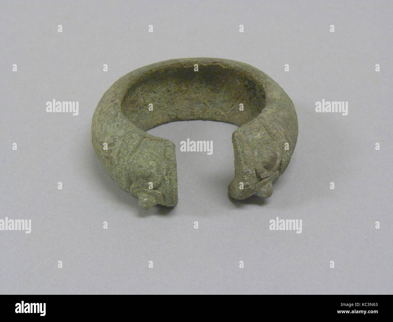 Aus ein paar Armbänder mit offenen Enden, 300 v. Chr. - A.D. 400 Stockfoto