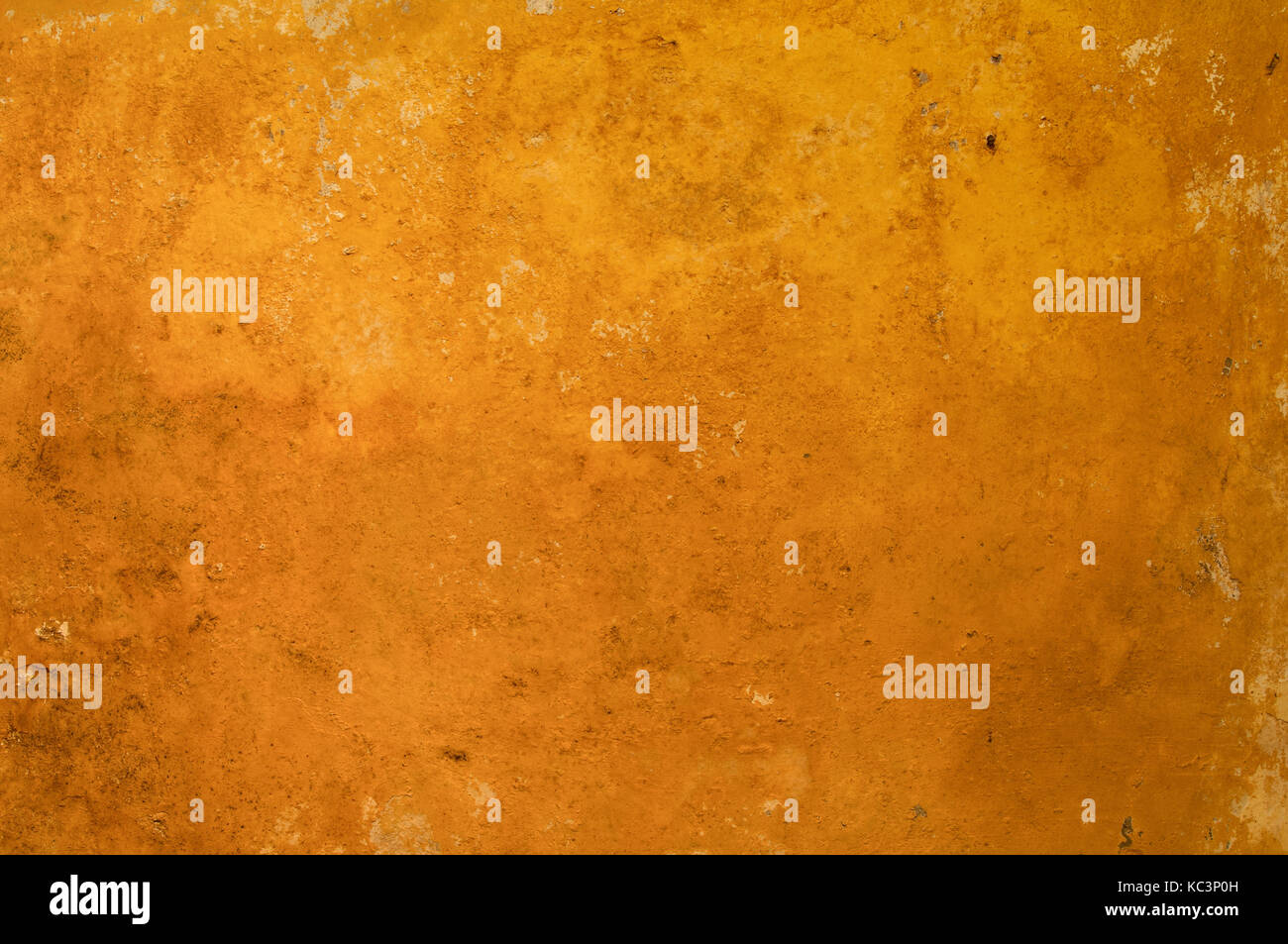 Orange und Kupfer-farbigen Hintergrund in Form von alt und verrostet aus Metall Stockfoto