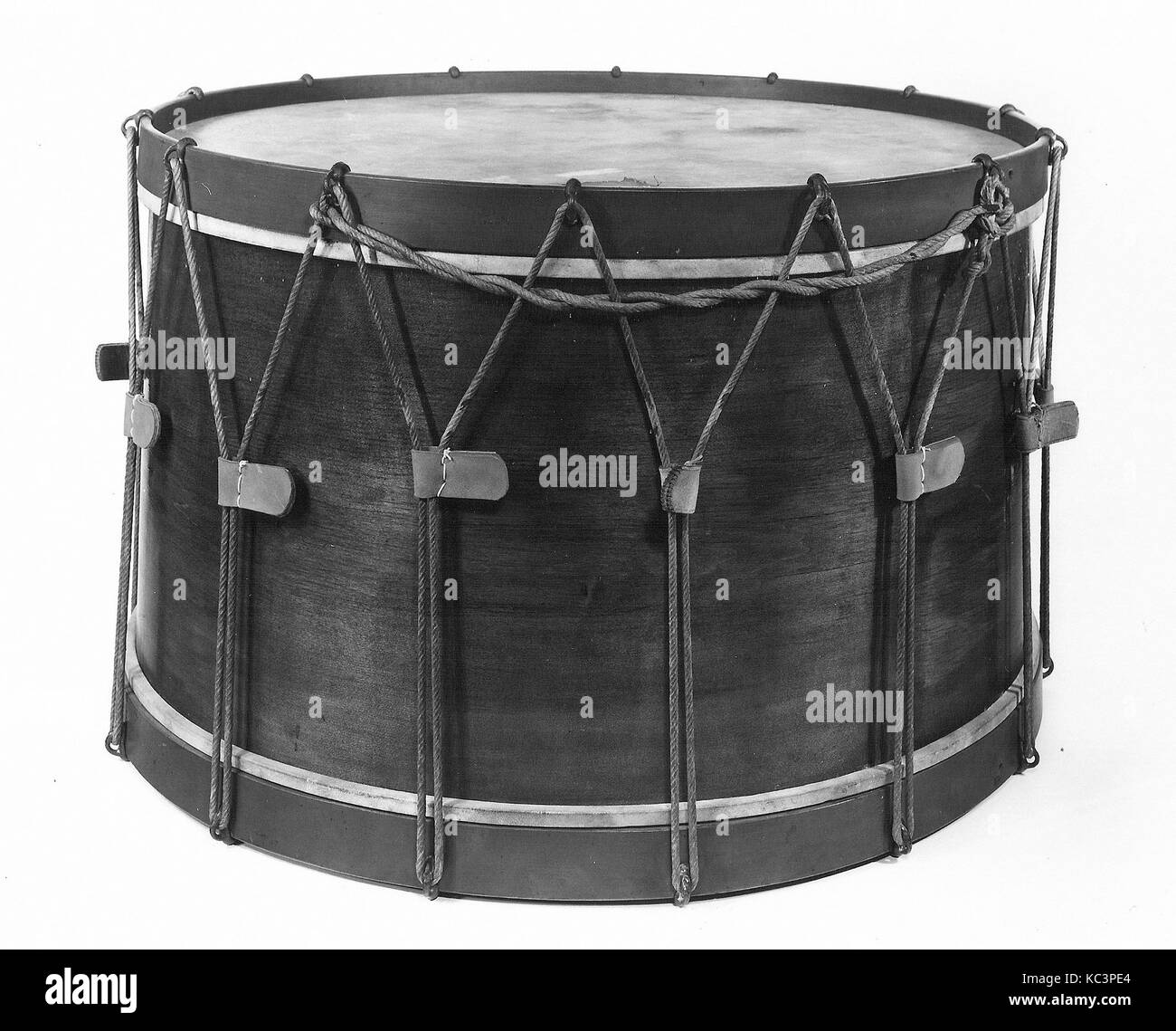 Bass Drum, 1860-80, Norwich, New York, United States, US-amerikanischer, Holz, Pergament, Leder, Metall, Durchmesser ± 68,7 cm (±27 1/16 Stockfoto