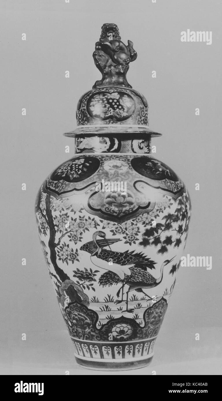 Vase mit Deckel, Edo Periode (1615 - 1868), aus dem 18. Jahrhundert, Japan, Porzellan in farbigen Glasuren und Gold (Arita ware eingerichtet Stockfoto