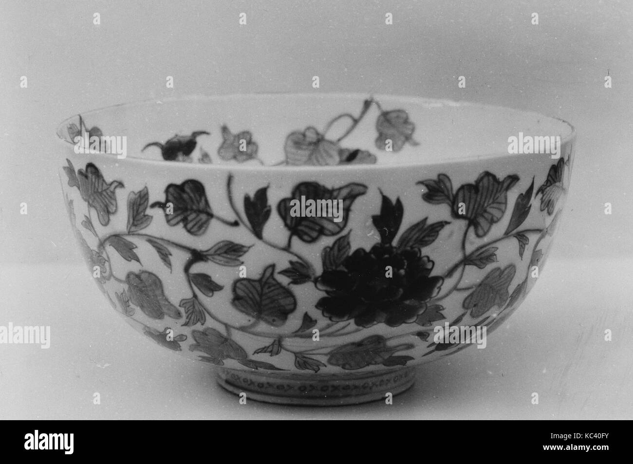 Schüssel, Edo Periode (1615 - 1868), 1780, Japan, Porzellan mit Emails (Arita ware, Imari Typ), H.4 1/4" eingerichtet. (10,8 cm Stockfoto