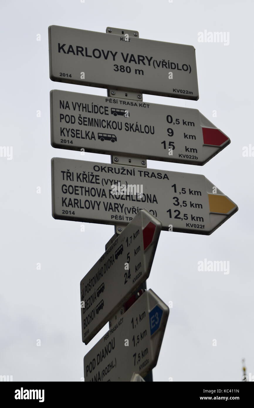 Routenplakat Karlovi Vari - Cartel de ruta a Karlovi VAru Stockfoto