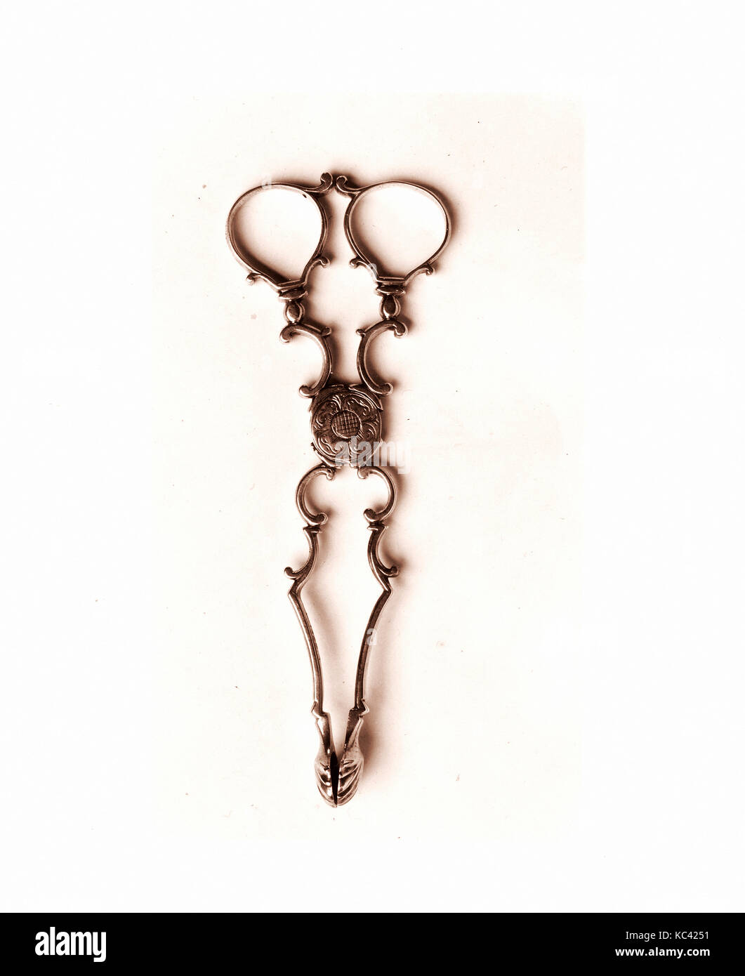 Zuckerzangen, Ca. 1775, American, Silber, L. 5 1/4 in. (13,3 cm), Silber Stockfoto